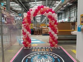 balloon arch womensday