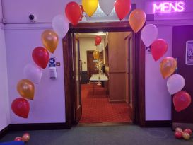 benn hall balloon arch