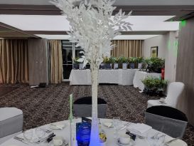 white table centrepieces helidon