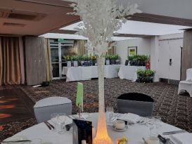 white table centrepieces helidon