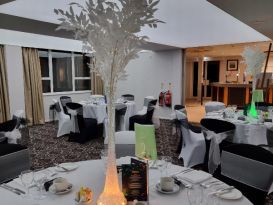 white table centrepieces helidon