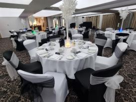 white table centrepieces helidon